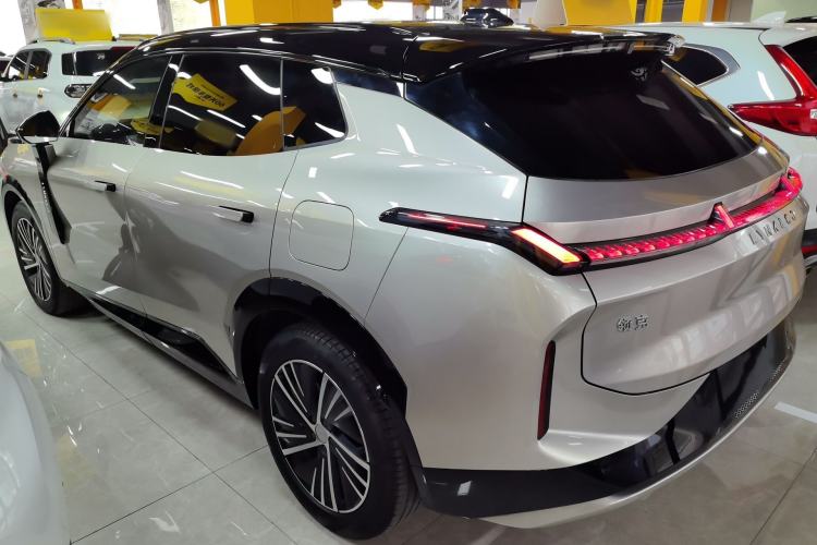 Used Lynk & Co 08 EM-P 2025 120km Long-Range Halo Rear Left 45 Deg