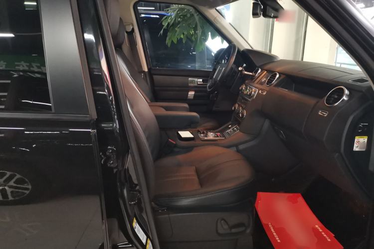 Used Land Rover Discovery 2015 3.0 SC V6 SE Right Front Seat