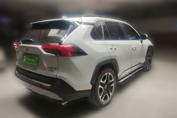 Used Toyota RAV4 2021 2.0L CVT Four-Wheel Drive Premium Edition
