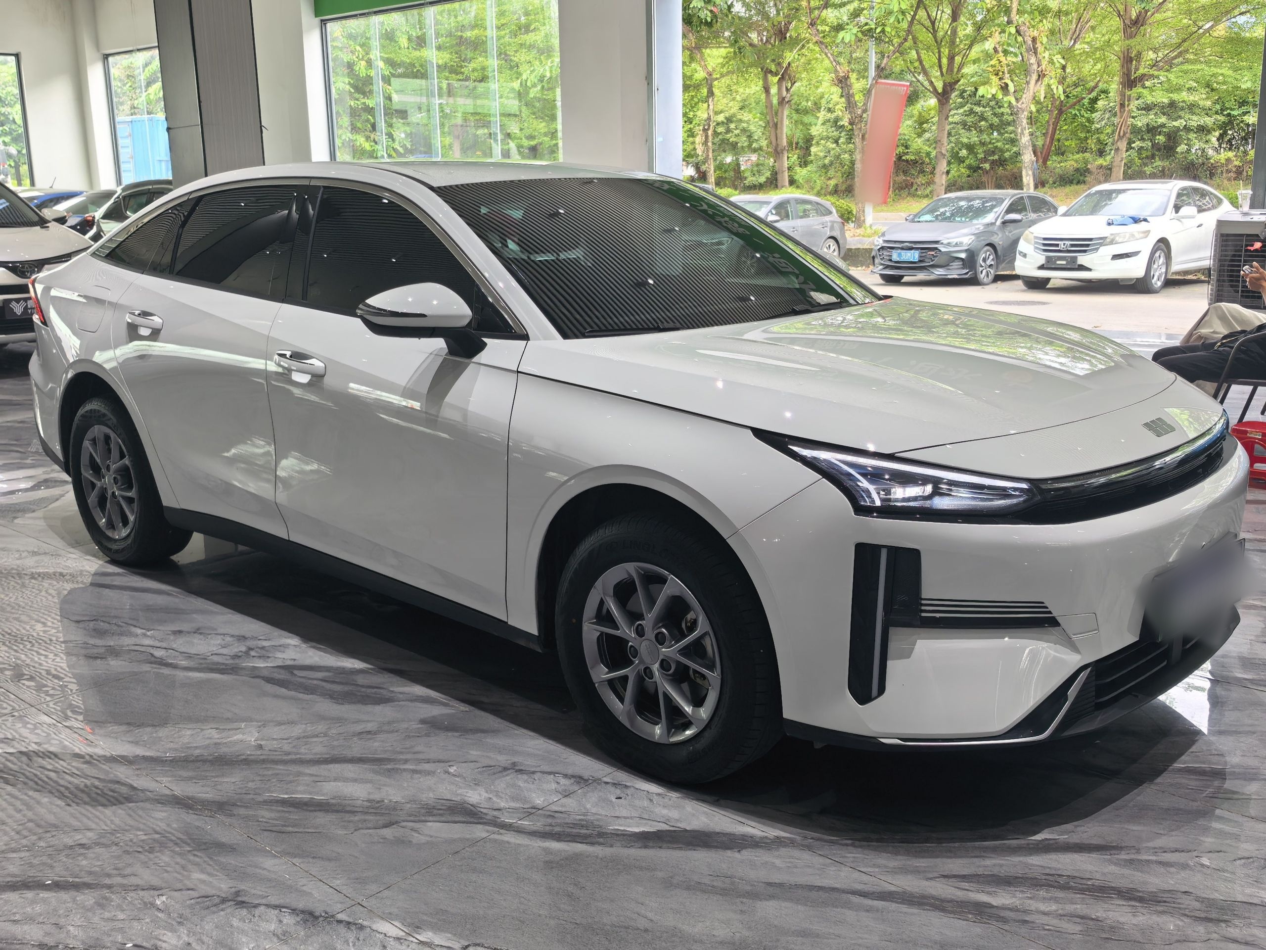 Geely Galaxy L6 2025 EM-i 60km Launch Edition — снимка 14