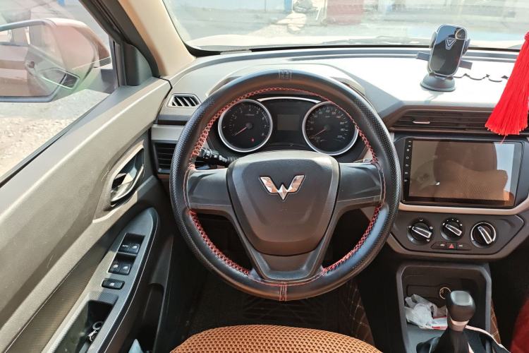 Used Wuling Hongguang 2018 1.5L S Standard Version L2B Steering Wheel