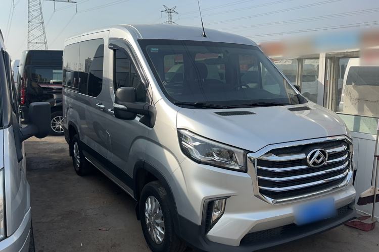 Used SAIC MAXUS Xintu V90 2022 2.0T Manual Zhiyun King Rear-Drive Short Wheelbase Mid-Roof Design with Single Rear Tire and 6 Seats