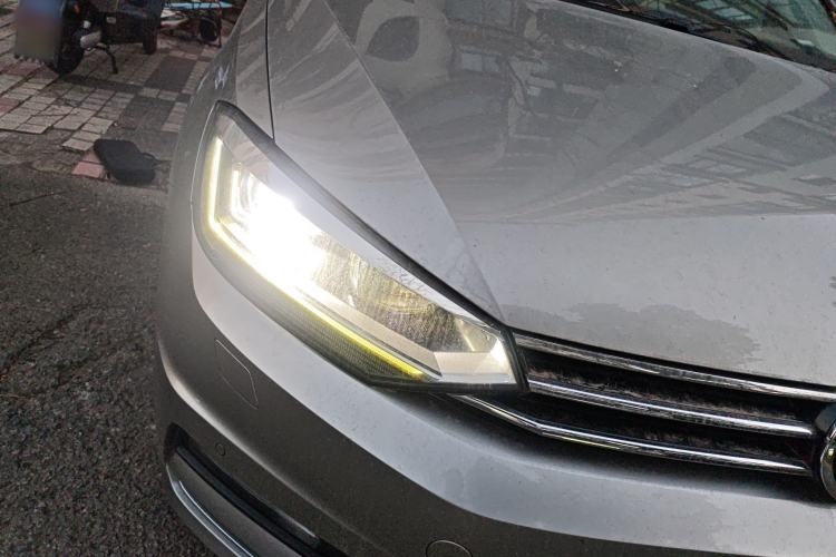 Used Volkswagen Touran 2018 Volkswagen Touran L 280TSI DSG Luxury Edition 7 Seats
