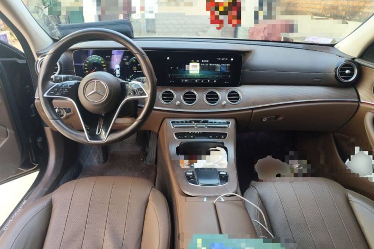 Used Mercedes-Benz E-Class New Energy 2022 Restyled E 350 e L Plug-in Hybrid Sports Sedan Center Console