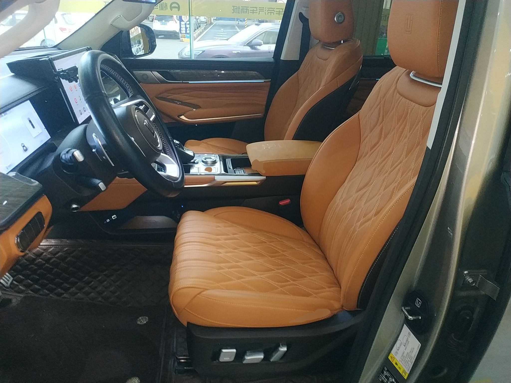 المقاعد الأمامية داخل السيارة