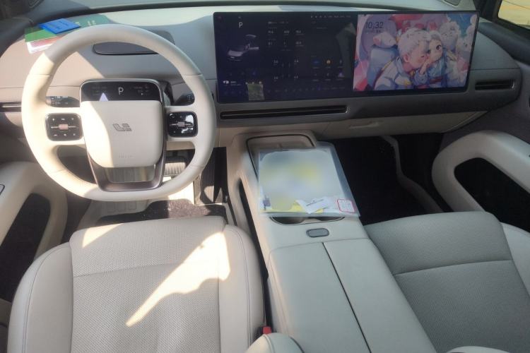 Used Li Auto i6 2025 Model Four-Wheel-Drive Standard Type
