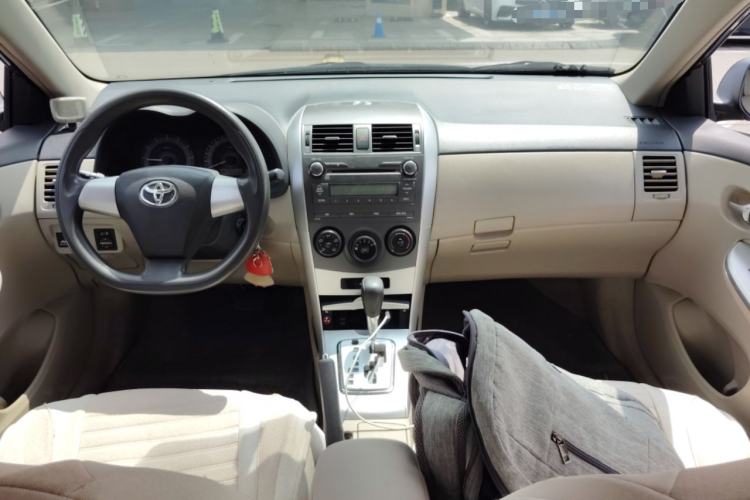 Used Toyota Corolla 2011 1.6L Automatic GL Center Console