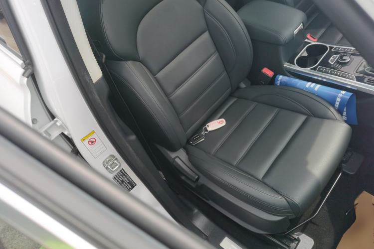 Used Haval H7 2016 Blue-Label H7 2.0T Automatic Elite Model Right Front Seat