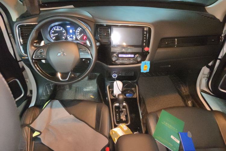 Used Mitsubishi Outlander 2018 2.4L 4x4 Luxury Edition 7-Seater
