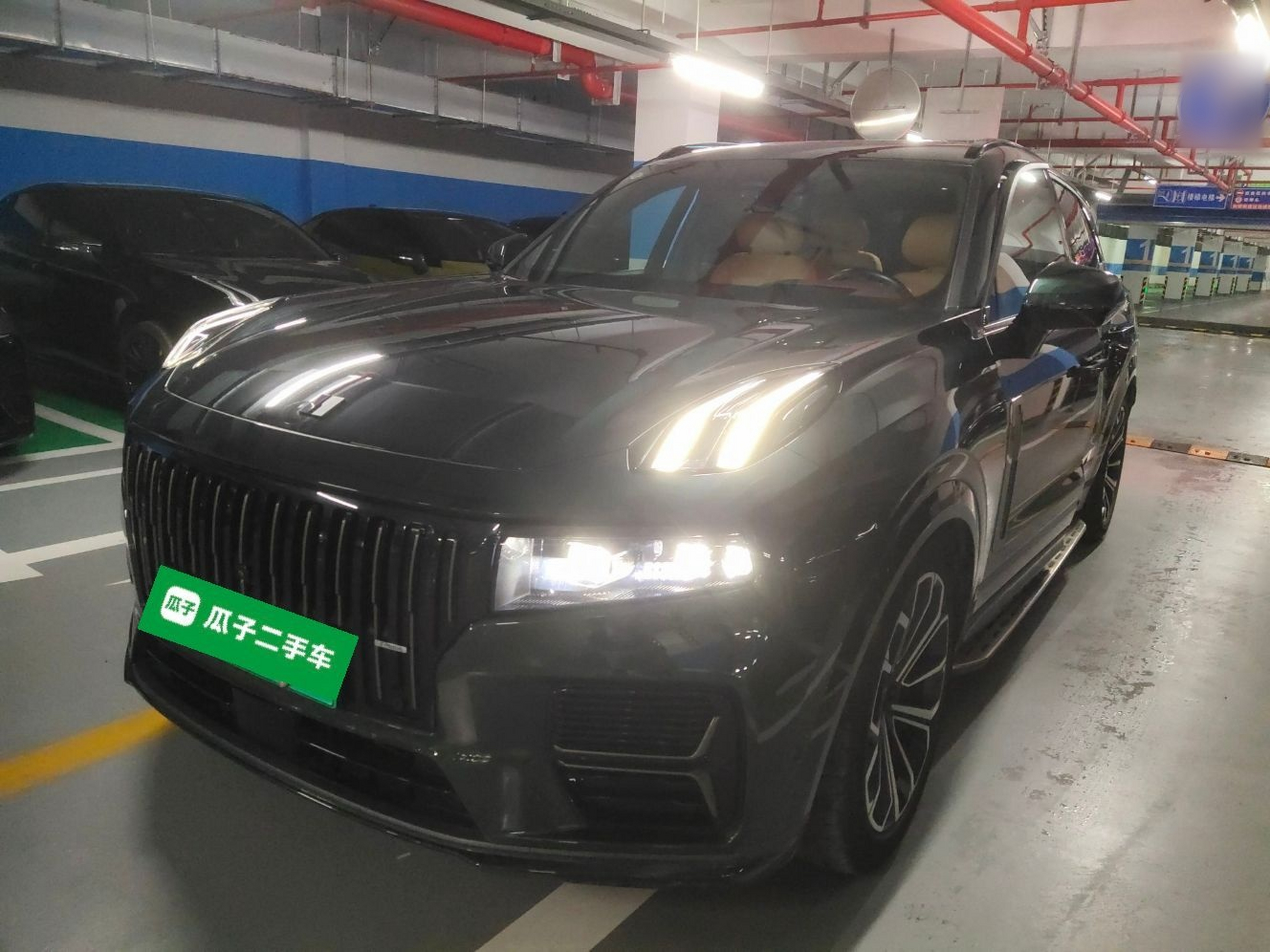 Под передней частью автомобиля