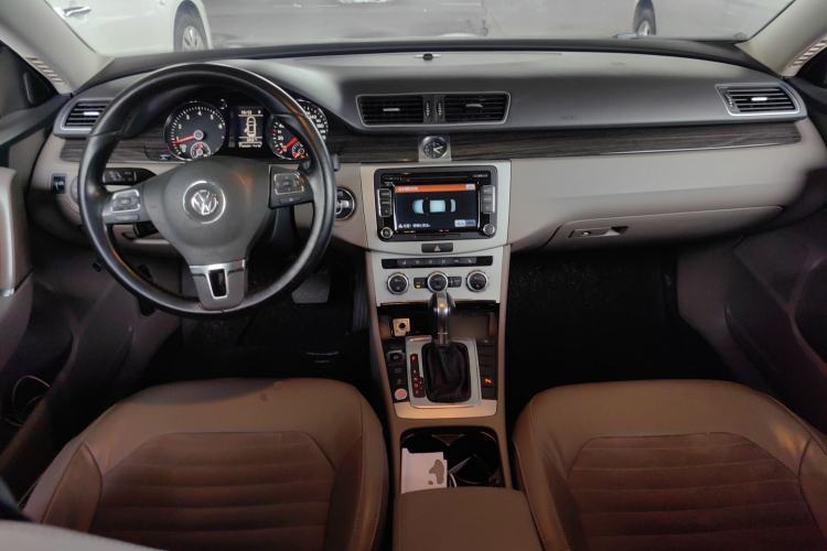 Used Volkswagen Magotan 2012 2.0 TSI Prestige Edition Center Console