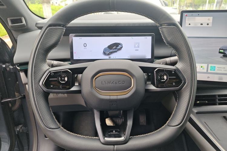 Used Lynk & Co 07 2024 EM-P 126 Long-Range Ultra Steering Wheel