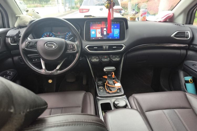 Used GAC Trumpchi GS4 2018 235T Automatic Two-Wheel Drive Elite Millionth Anniversary Edition Center Console