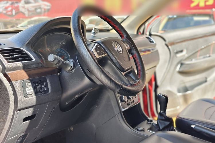 Used Dongfeng Fengon 360 2015 1.5L Manual Luxury 7-Seater China IV Standard
