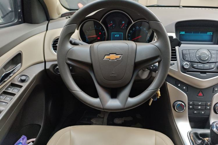 Used Chevrolet Cruze 2015 1.5L Classic SL MT Steering Wheel