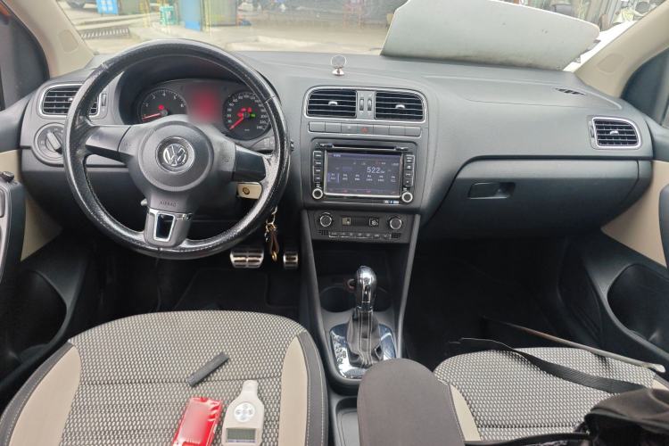 Used Volkswagen Polo 2012 1.6L Cross Polo Automatic Transmission Center Console