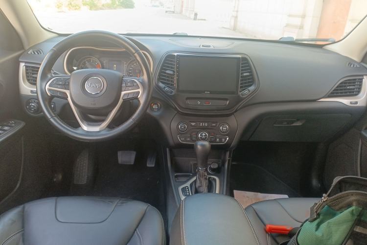 Used Jeep Cherokee 2016 2.4L Leading Edition
