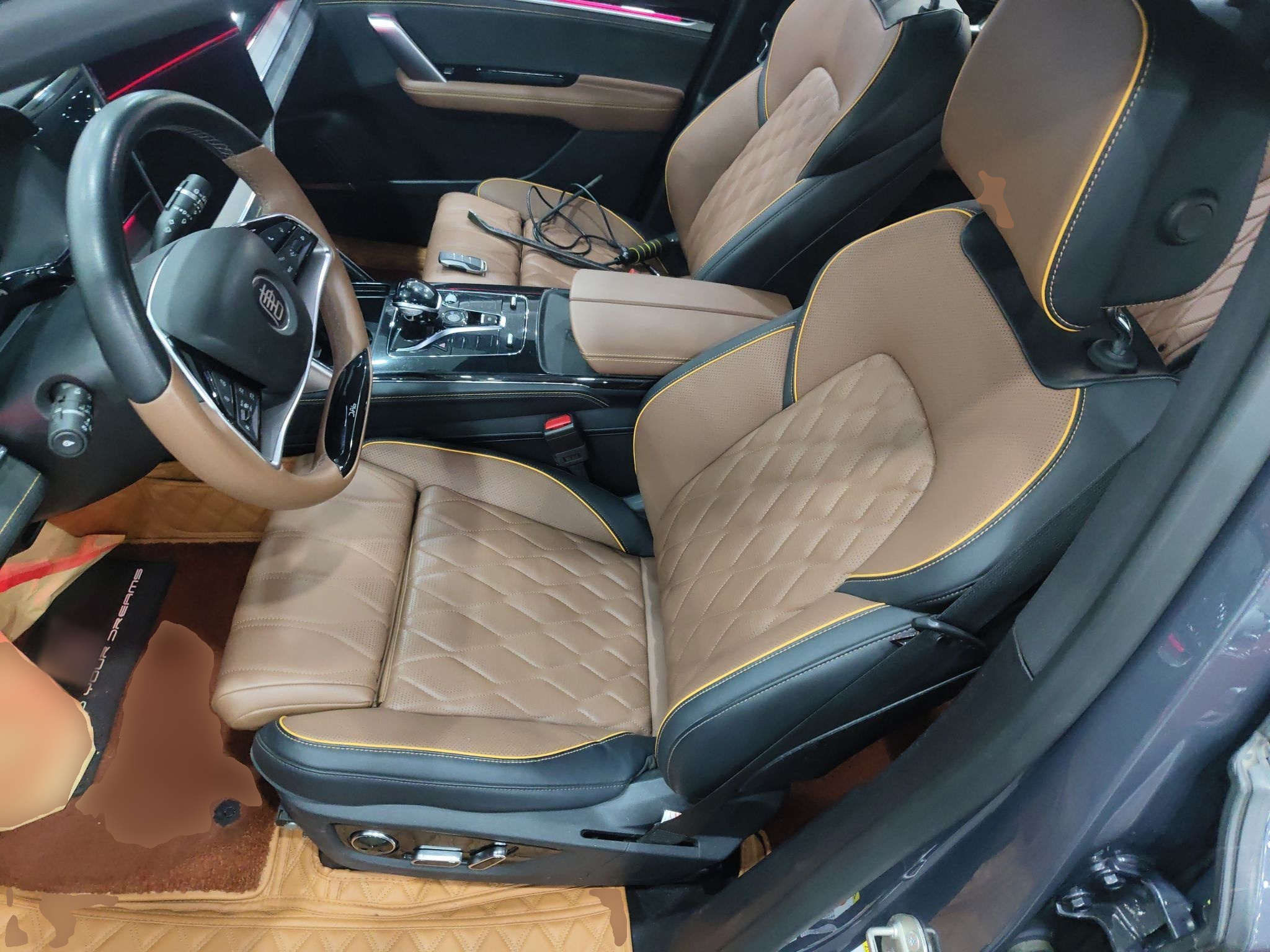 المقاعد الأمامية داخل السيارة