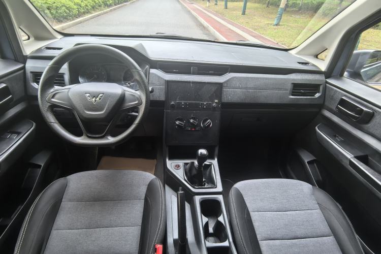 Used Wuling Hongguang PLUS 2020 1.5L Manual Standard Edition 5 Seats