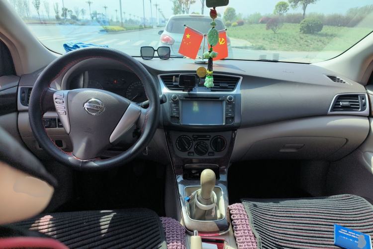 Used Nissan Sylphy 2012 1.6 XL Manual Luxury Edition Center Console