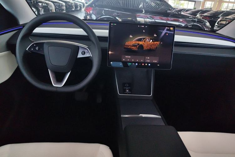 Used Tesla Model Y 2025 Rear-Wheel-Drive Version
