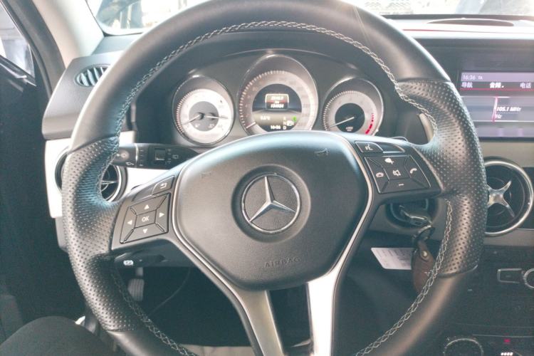 Used Mercedes-Benz GLK-Class 2013 GLK 300 4MATIC Dynamic Sunroof Model
