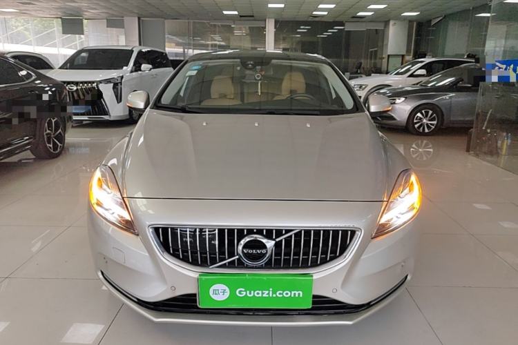 Used Volvo V40 2018 T3 Zhiya Edition
