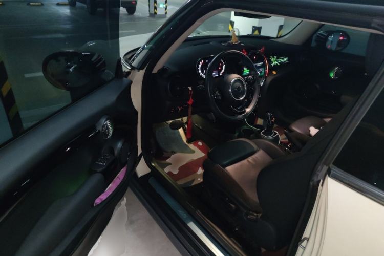 Used MINI MINI 2021 1.5T COOPER Artist
