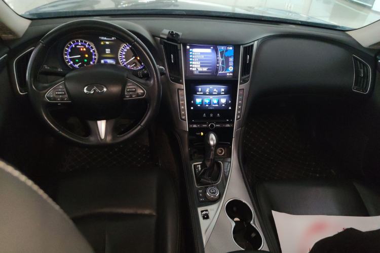 Used Infiniti Q50L 2015 2.0T Enjoyment Edition Center Console