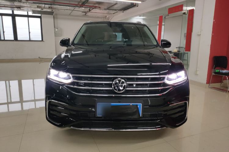 Used Volkswagen Tiguan L 2025 Model Outstanding Version 330TSI Automatic Two-Wheel Drive R-Line Longyao Edition
