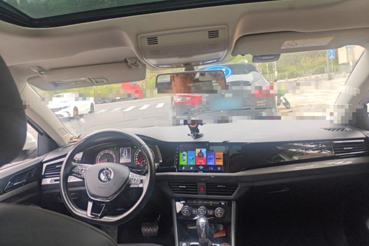 Used Volkswagen Bora 2019 1.5L Automatic Elite Version Center Console