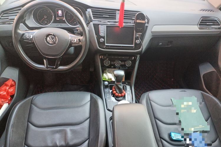 Used Volkswagen Tiguan L 2017 330TSI Automatic Two-Wheel Drive Comfort Edition Interior 2