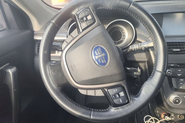 Used Bestune X80 2013 2.0L automatic comfort version
