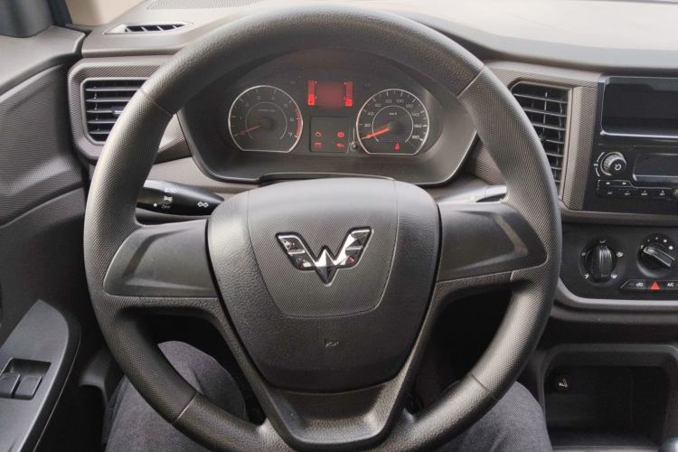 Used Wuling Hongguang V 2021 1.5L Jingqu Edition Enclosed-Window Vehicle LAR