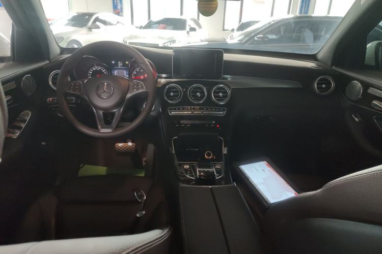 Used Mercedes-Benz GLC 2017 GLC 260 4MATIC Luxury Model Center Console