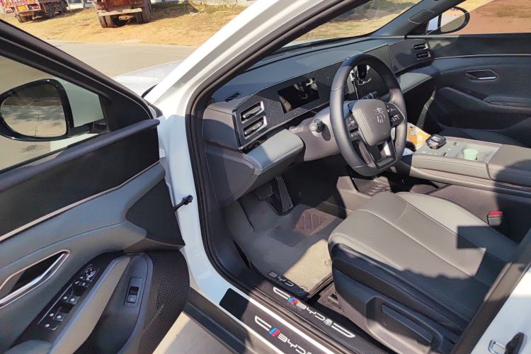 Used BYD Qin L 2025 DM-i Smart Drive 80KM Leading Model
