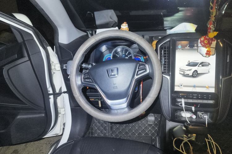 Used Luxgen U6 SUV 2017 Revised Version 1.6T Fashion Edition Steering Wheel