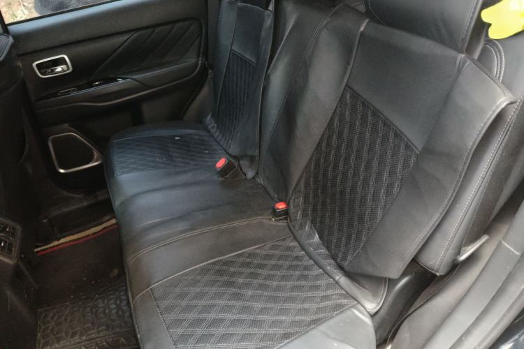 Used Mitsubishi Outlander 2019 2.4L 4x4 Zhi Xiang Edition 5 Seats China VI Standard
