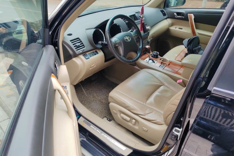 Used Toyota Highlander 2009 2.7L Two-Wheel Drive 7-Seater Luxury Edition Driver Seat