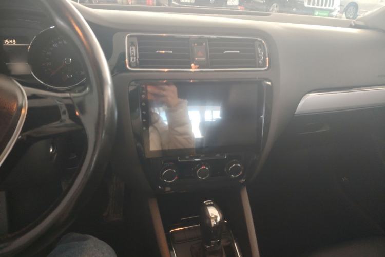 Used Volkswagen Sagitar 2015 230TSI Automatic Comfort Version
