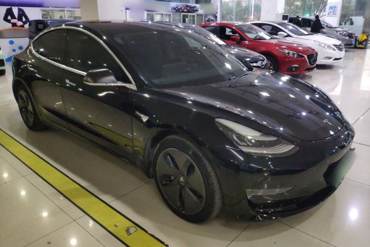 Used Tesla Model 3 2019 Long-Range All-Wheel-Drive Version Front Right 45 Deg