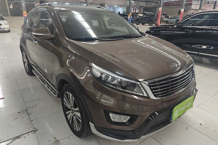 Used Kia Sportage R 2015 2.0L Automatic Two-Wheel Drive DLX Model Front Right 45 Deg