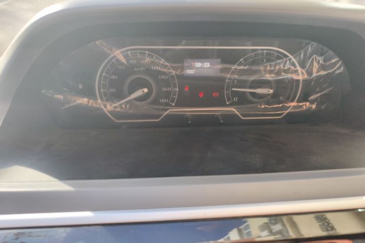 Used SAIC MAXUS Xintu V80 2023 2.0T Manual Classic Aoyuntong Short Wheelbase Mid-Roof 5/6-Seater Instrument Cluster