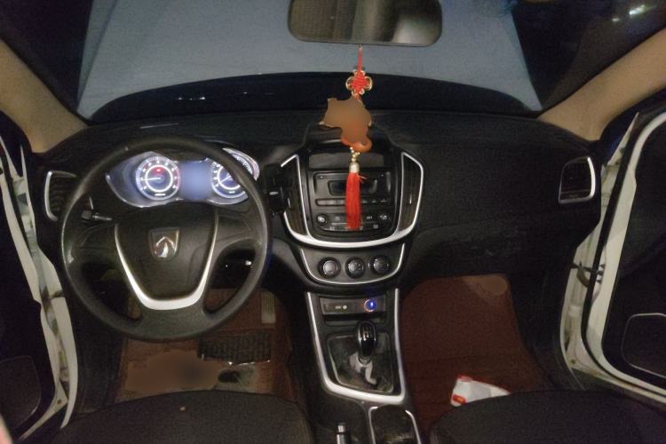 Used Baojun 560 2016 1.8L Manual Value Edition Center Console