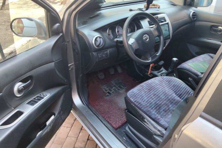 Used Nissan Livina 2010 Jingrui Edition 1.6L Manual Standard Model Driver Seat