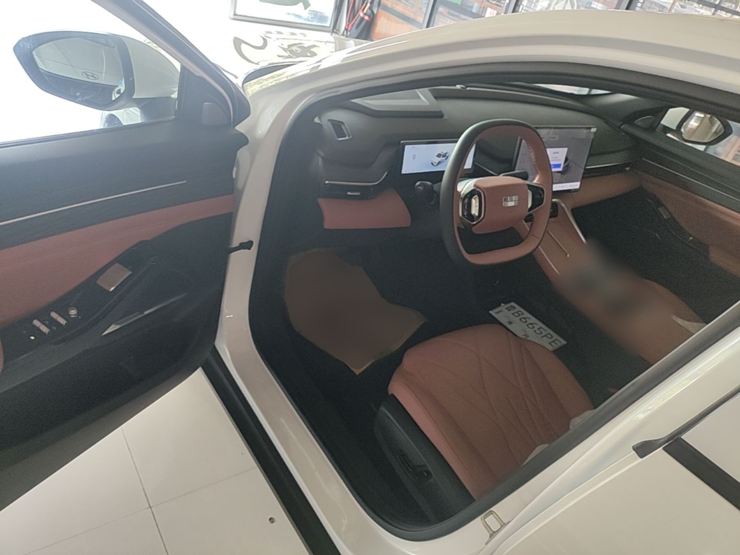 Geely Galaxy L6 2025 EM-i 140km Explorer+ Edition — снимка 18