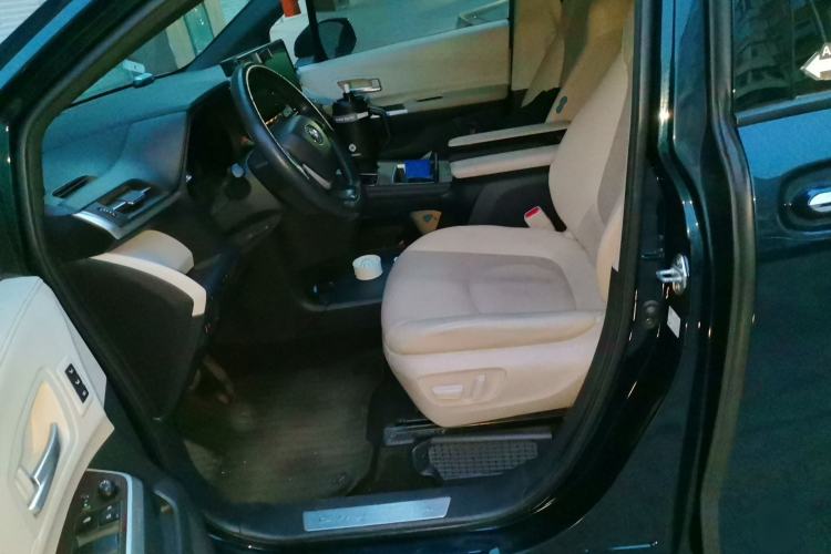 Used Toyota Granvia 2022 2.5L Hybrid Premium Edition Left Front Seat