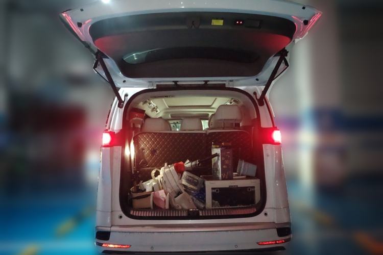 Used Denza D9 2022 DM-i 1040 Prestige Model Trunk