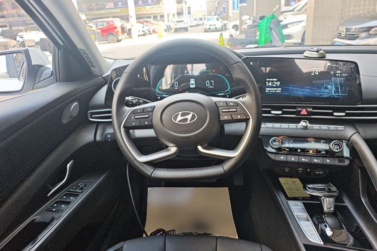 Used Hyundai Elantra 2023 1.5L CVT LUX Prestige Edition
