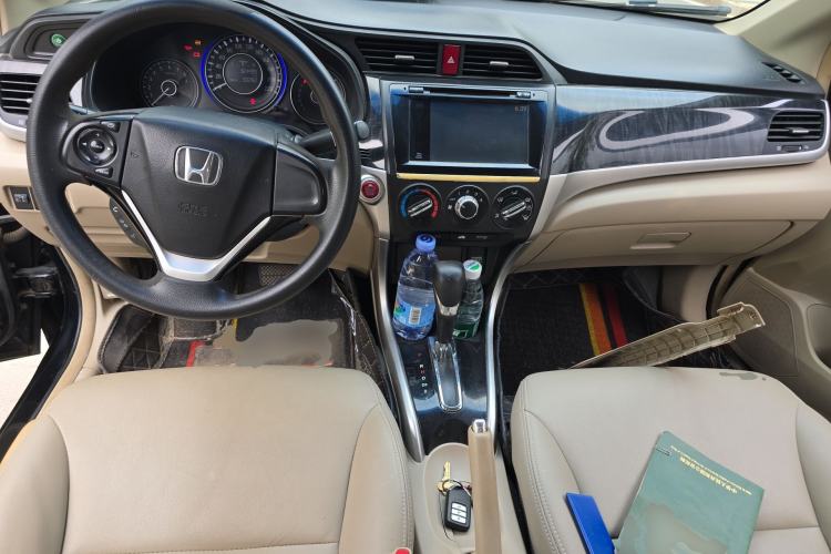 Used Honda Crider 2013 1.8L automatic luxury edition Center Console